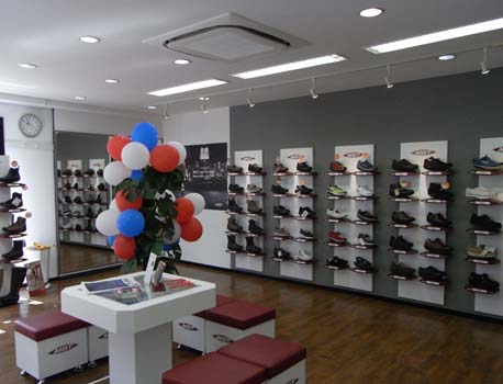 MBT walking shop Yokohama Motomachi